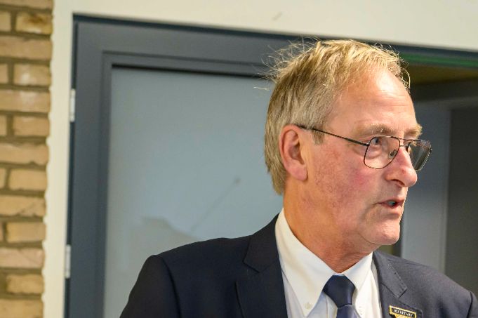 Majoor Marc Ellis, Chairman  BToR en directeur militaire vakken van de DoYRMS aan het overleggen met de secretaris van de BTBB Roeselare